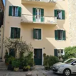 Old Town With Private Indoor Garage Parking *