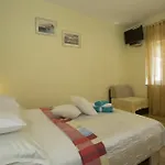 Old Town With Private Indoor Garage Parking *