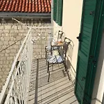 Old Town With Private Indoor Garage Parking *