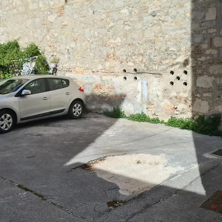 Old Town With Private Indoor Garage Parking Apartment *