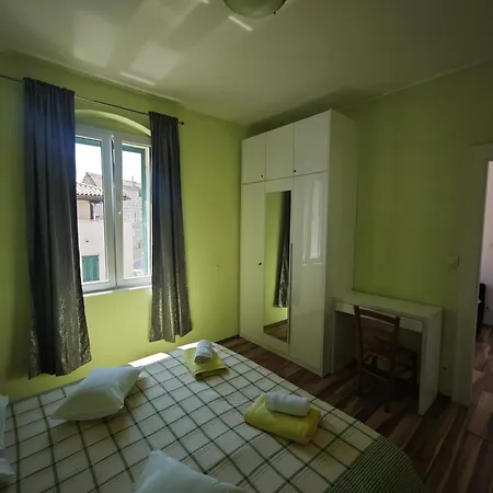 Apartment Old Town With Private Indoor Garage Parking