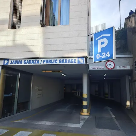 Old Town With Private Indoor Garage Parking Apartment Split