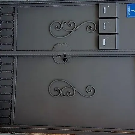Lejlighed Old Town With Private Indoor Garage Parking *