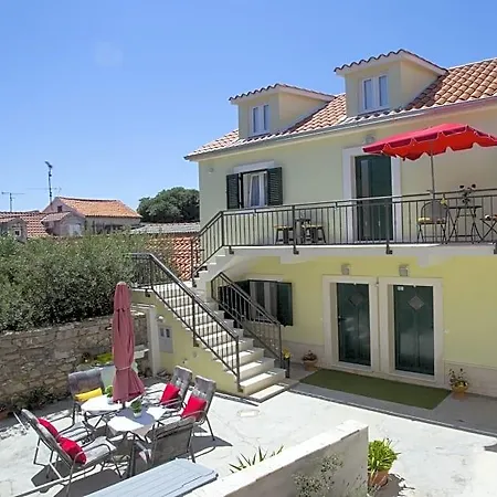 Old Town With Private Indoor Garage Parking Апартаменти