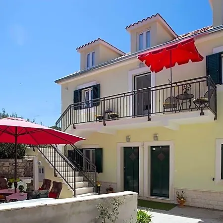 Old Town With Private Indoor Garage Parking Апартаменти *