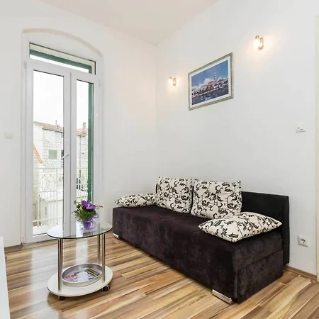 Old Town With Private Indoor Garage Parking Apartment Split