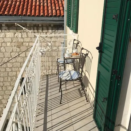 Old Town With Private Indoor Garage Parking *