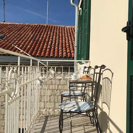 Apartment Old Town With Private Indoor Garage Parking *