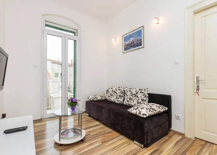 Old Town With Private Indoor Garage Parking Apartmán Split