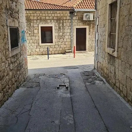 Old Town With Private Indoor Garage Parking 스플리트
