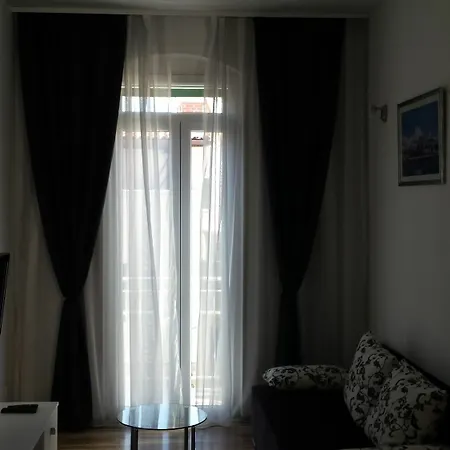 아파트 Old Town With Private Indoor Garage Parking 스플리트