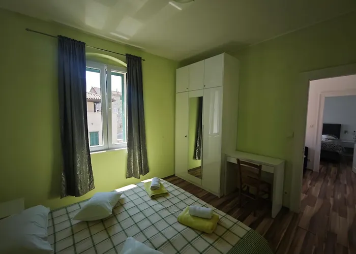 Apartamento Old Town With Private Indoor Garage Parking