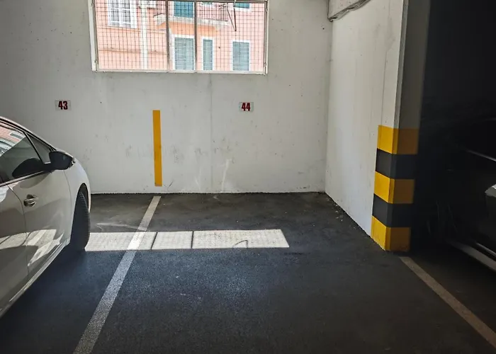 Old Town With Private Indoor Garage Parking * Split