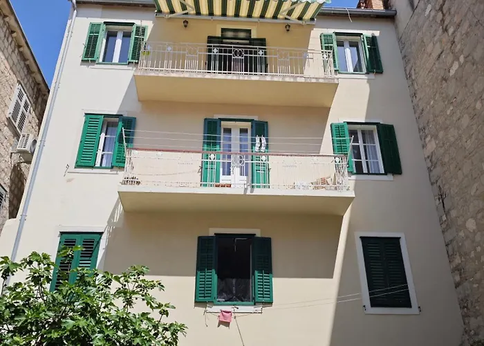 Apartamento Old Town With Private Indoor Garage Parking