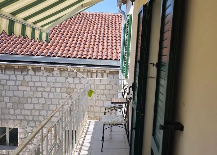 Old Town With Private Indoor Garage Parking Apartamento *