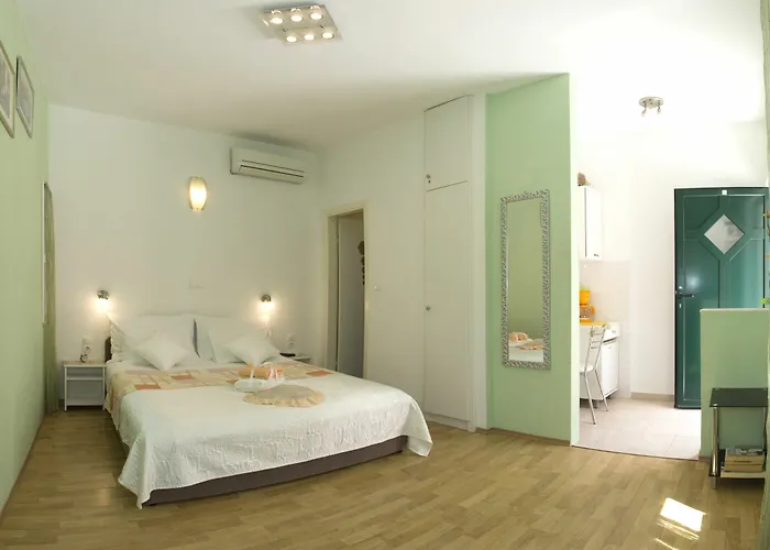 Old Town With Private Indoor Garage Parking Split