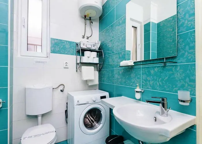 Old Town With Private Indoor Garage Parking * Split