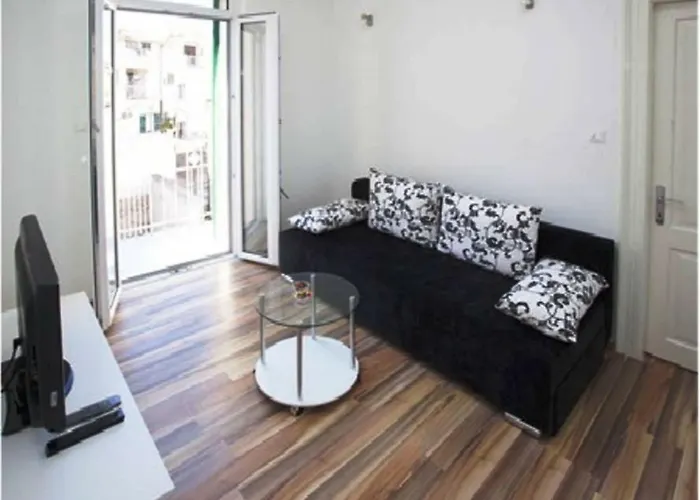 Old Town With Private Indoor Garage Parking * Split