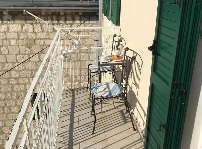 Old Town With Private Indoor Garage Parking *