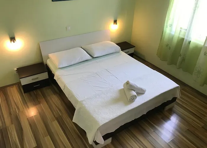 Old Town With Private Indoor Garage Parking Apartamento *